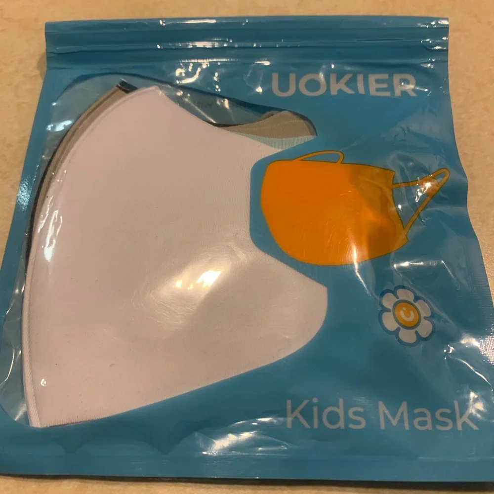 NWOT 4-ok Kids Mask with adjustable ear loops